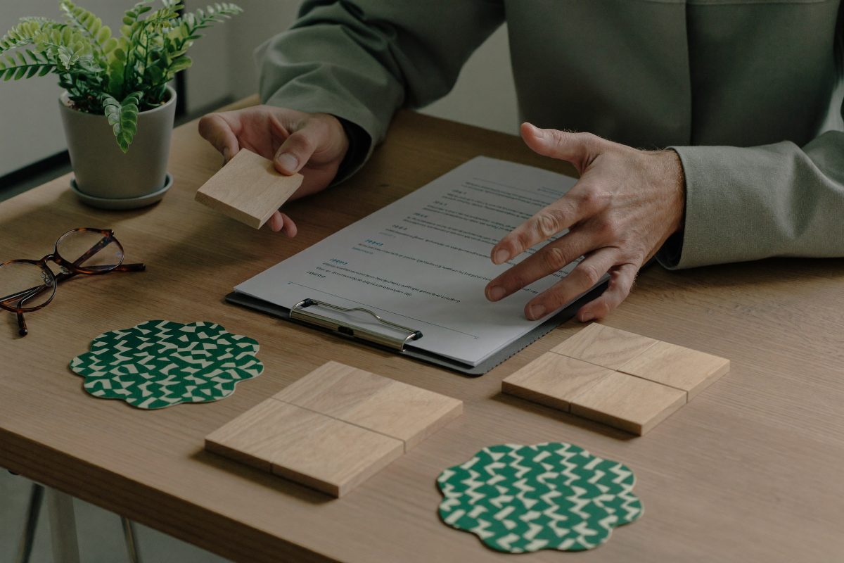 Psychologist arranging wooden blocks and pattern cards during a psychological assessment